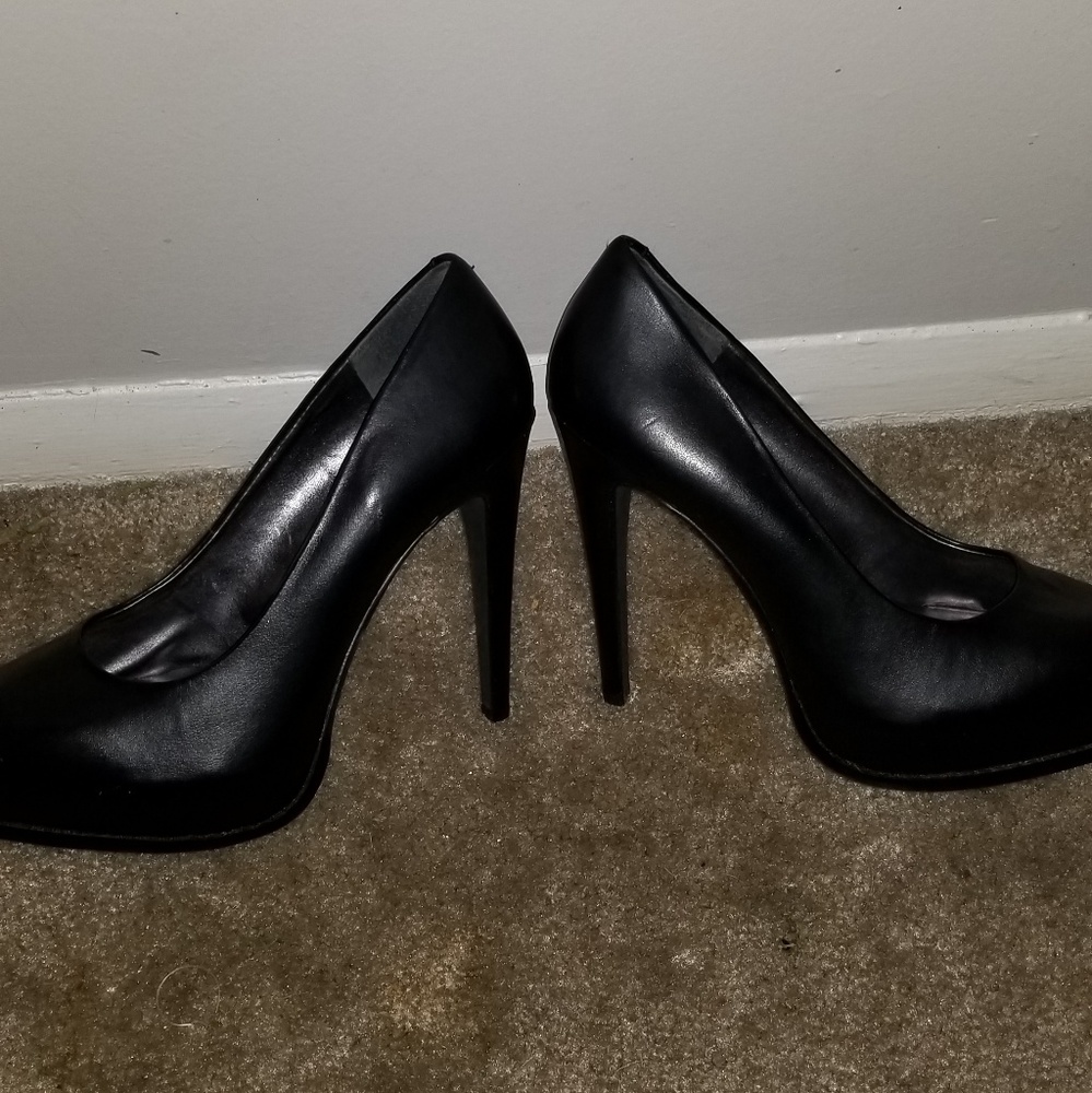 Vera wang black pumps